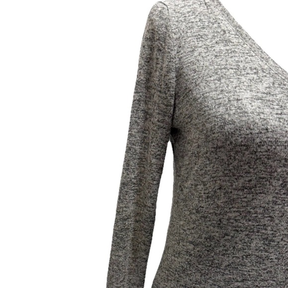 Abercrombie & Fitch Women's Gray Long Sleeve V-Neck High Low Top, Size Medium - Picture 6 of 11